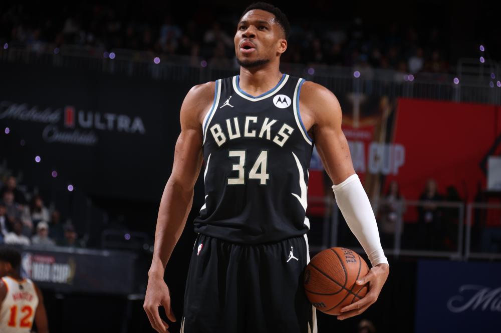 足球周刊昨 足球周刊昨