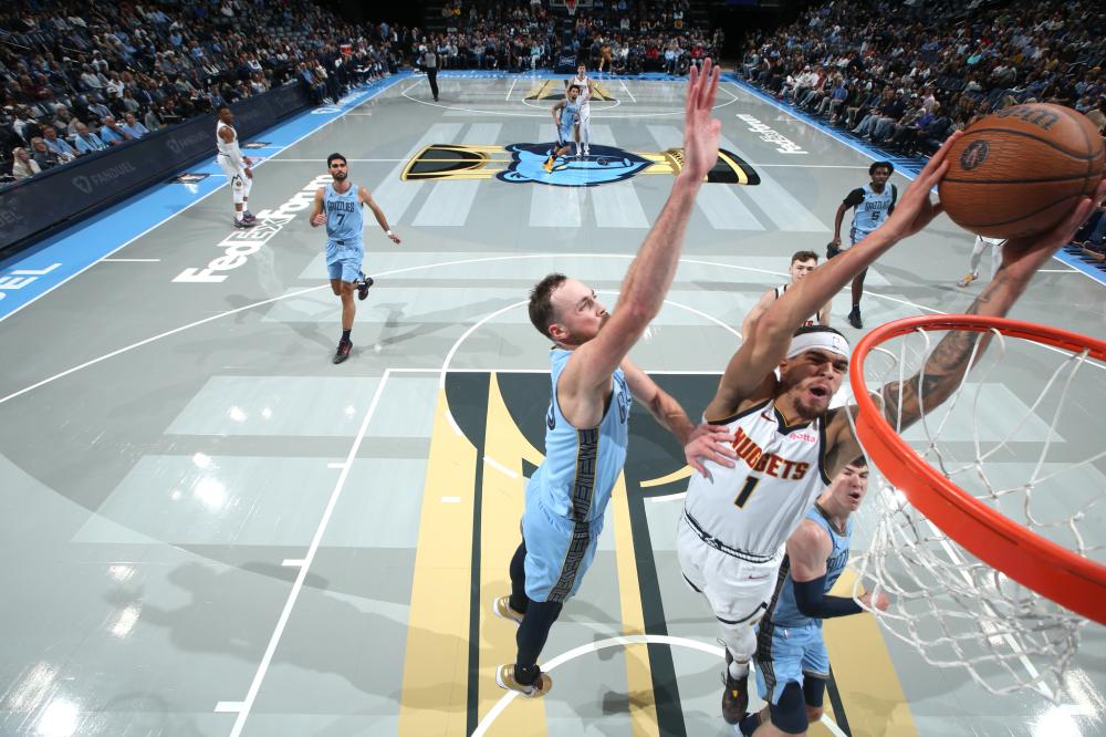 足球周刊昨 足球周刊昨