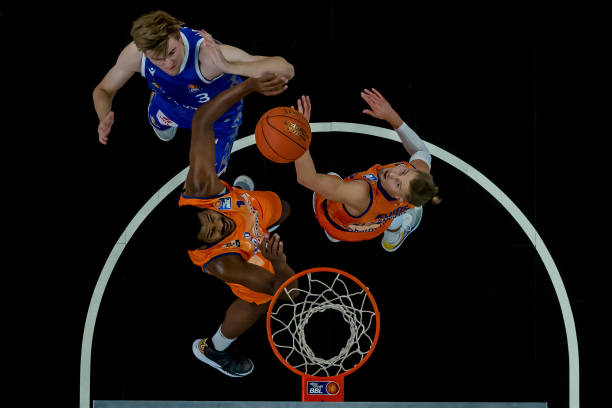 型上展现自 型上展现自