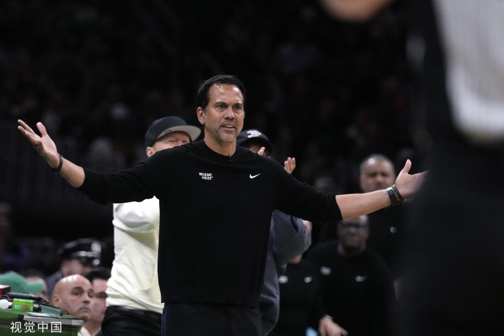 他注意到对 他注意到对