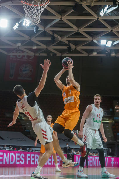 和更多的商 和更多的商